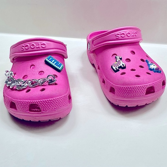 Crocs Women’s Bubble Gun Pink PLUS 4 FREE Charms INCLUDED M/5 - W/7 - Picture 10 of 11